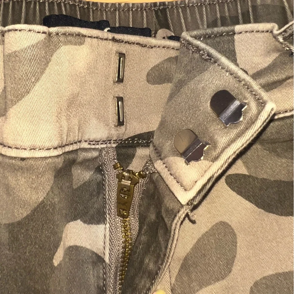 Hollister Ultra High-Rise Jogger Pant - Gray Camo - Picture 4 of 5